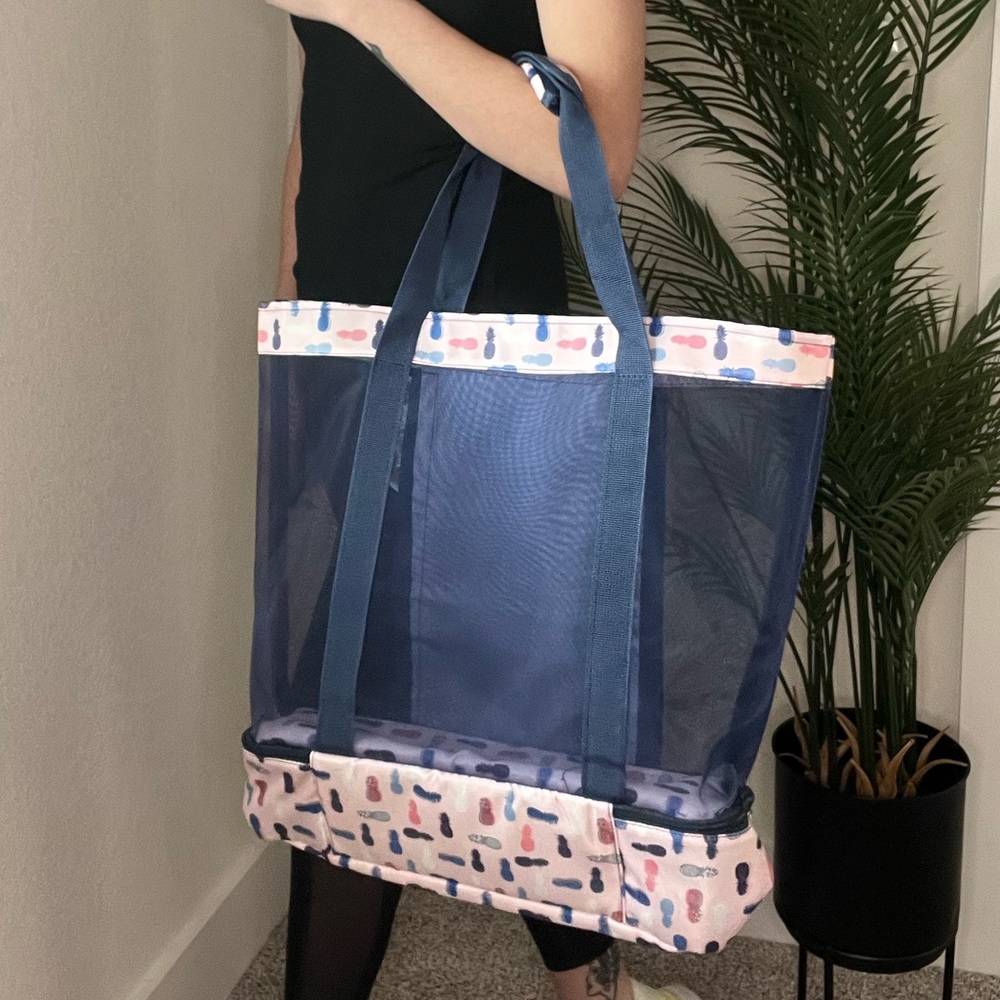 Pineapple Oversized Mesh Travel/Beach Tote With Bottom COOLER